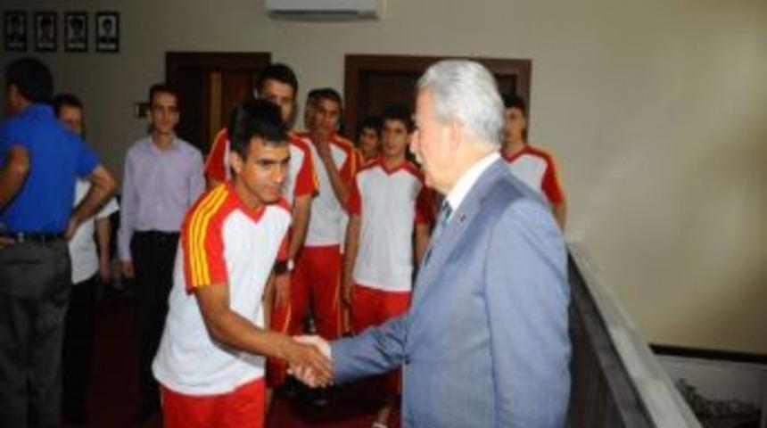 Şampiyonlardan Aldırmaz&rsquo;a Ziyaret