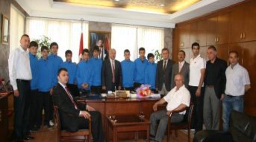 Şampiyon Olan Atletizm Takımından Akdemir&rsquo;e Ziyaret