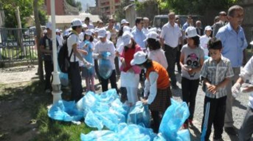 D&uuml;nya &Ccedil;evre G&uuml;n&uuml;'nde Minikler &Ccedil;&ouml;p Topladı