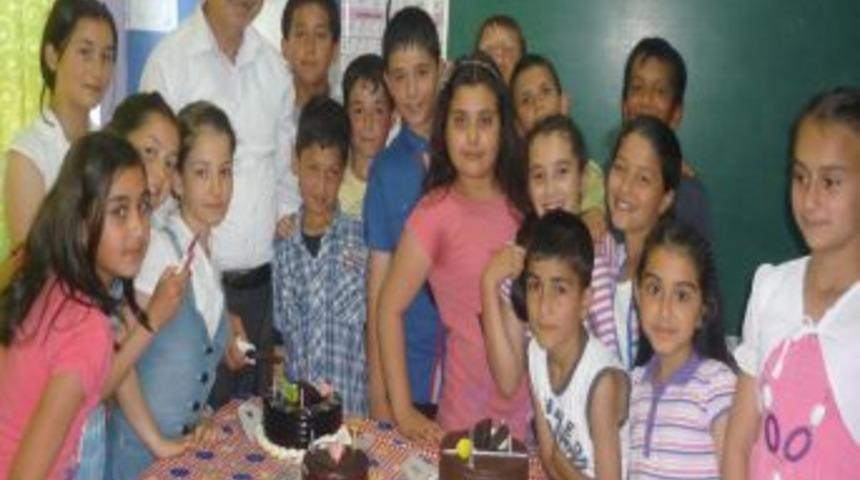 &Ouml;ğrencilerden Anlamlı Kutlama