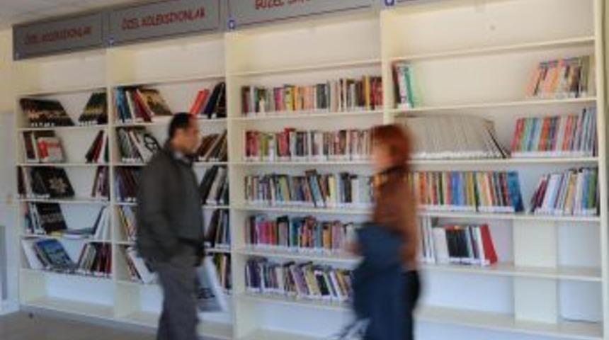 Belediyenin A&ccedil;tığı K&uuml;t&uuml;phaneye 7 Bin Kitap Bağışlandı