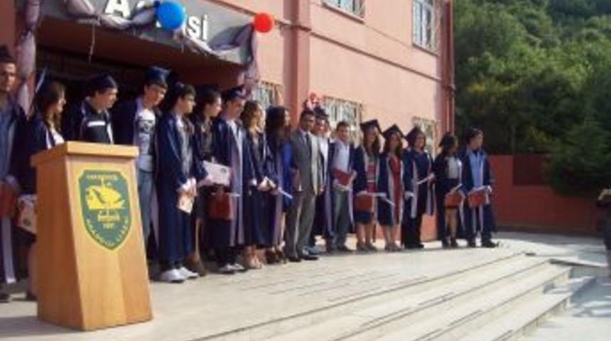 Karam&uuml;rsel Anadolu Lisesi'nde Mezuniyet Coşkusu