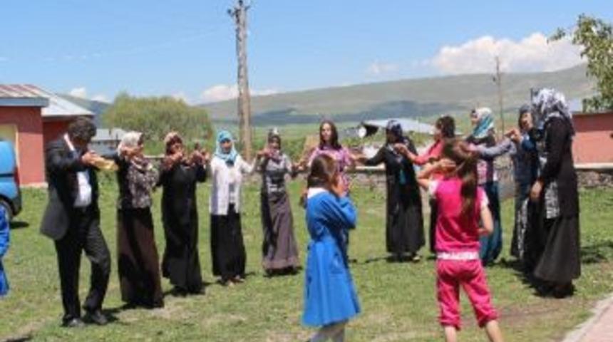 G&uuml;venocak K&ouml;y&uuml;nde Davullu Zurnalı Giyim Sergisi