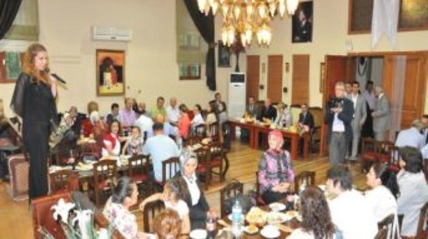 Demirtaş&rsquo;a Teşekk&uuml;r Plaketi