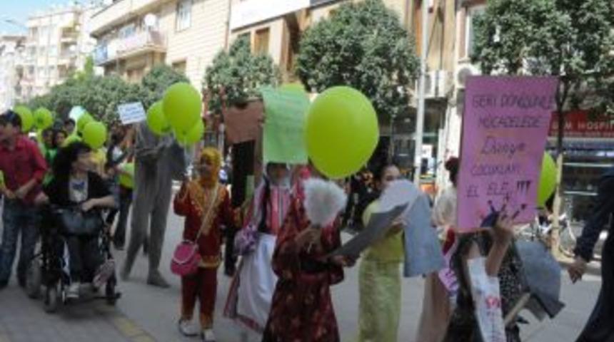 &Ouml;ğrenciler &Ccedil;evre I&ccedil;in Y&uuml;r&uuml;d&uuml;