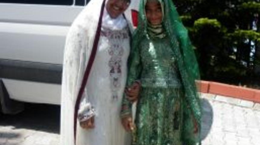 D&uuml;nya &Ccedil;ocukları Kıyafetleriyle De Ilgi Odağı