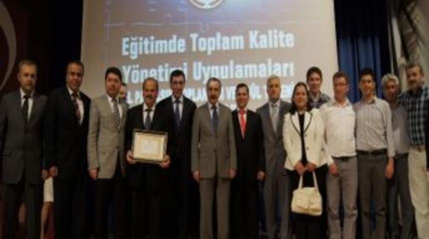 Yibo, Eğitimde Kalite &Ouml;d&uuml;l&uuml;nde T&uuml;rkiye Birincisi Oldu