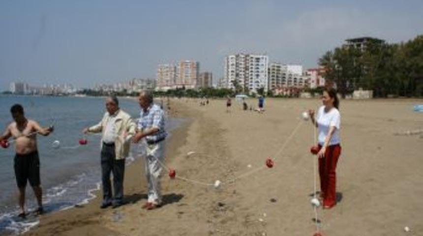 Mezitli'de Denize Girmenin Tehlikeli Olduğu Yerlere G&uuml;venlik Şeridi &Ccedil;ekildi