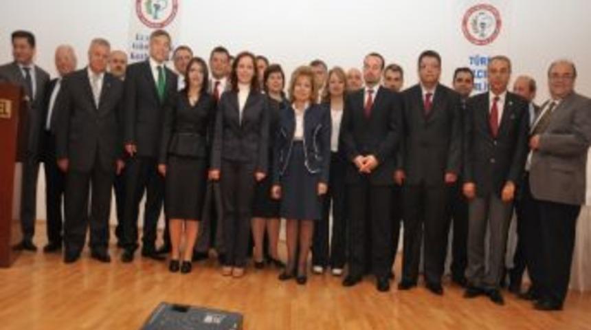 Yrd. Do&ccedil;. Dr. Elif &Ccedil;adırcı "bilim, Hizmet Ve Teşvik &Ouml;d&uuml;l&uuml;" Aldı