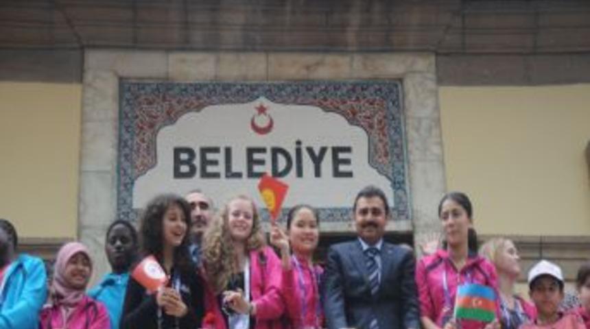 T&uuml;rk&ccedil;enin &Ccedil;ocukları &Ccedil;orum&rsquo;da Coşkuyla Karşılandı