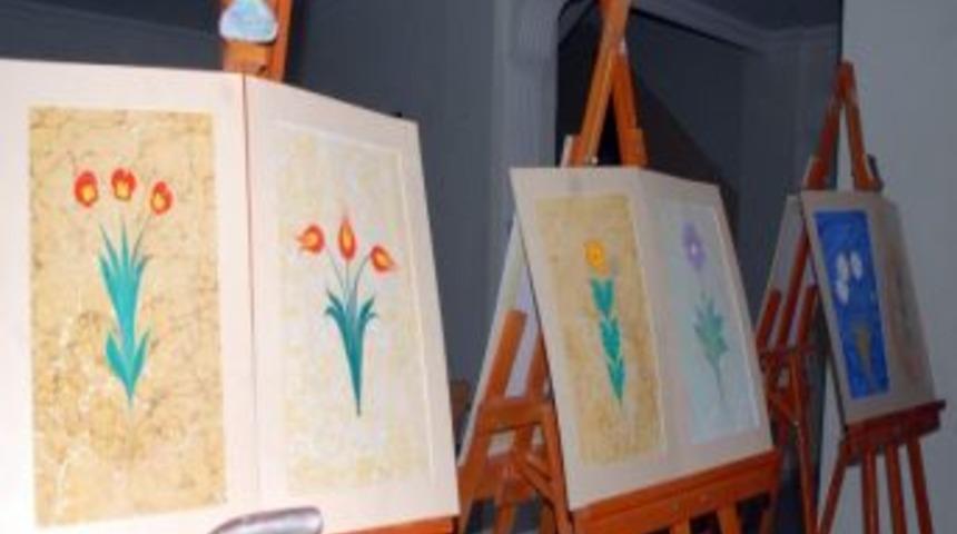 Yurt &Ccedil;ocukları Yararına Ebru Sergisi