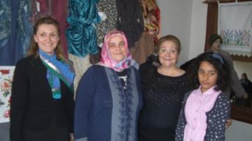 Yılsonu Sergisinin A&ccedil;ılışını Habibe &Ccedil;ift&ccedil;i Yaptı