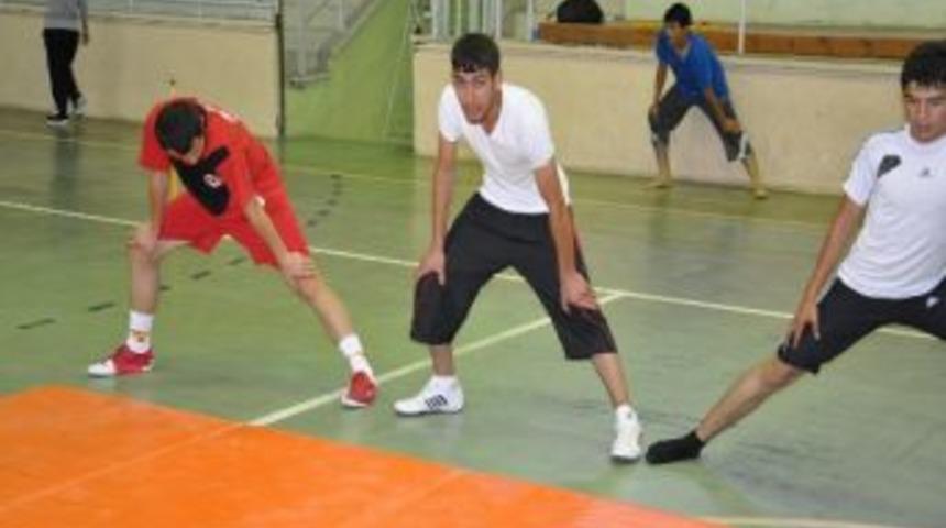 Yerk&ouml;y&rsquo;de Beden Eğitimi &Ouml;ğretmenleri Gen&ccedil;leri G&ouml;n&uuml;ll&uuml; Olarak Sınava Hazırlıyor