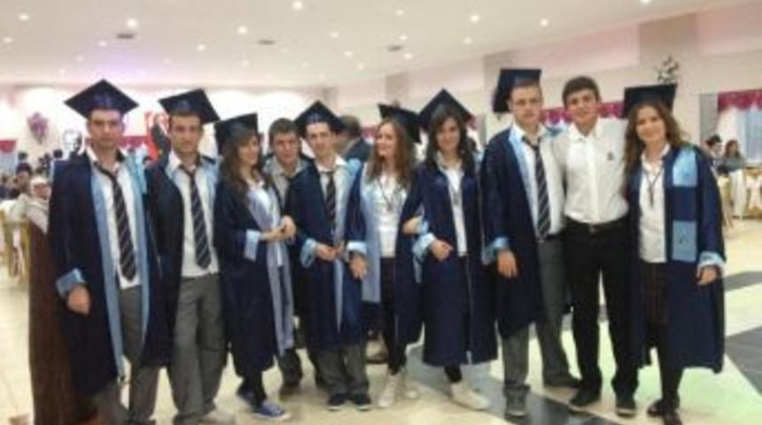 Karacabey Anadolu Lisesi 20. D&ouml;nem Mezunlarını Verdi