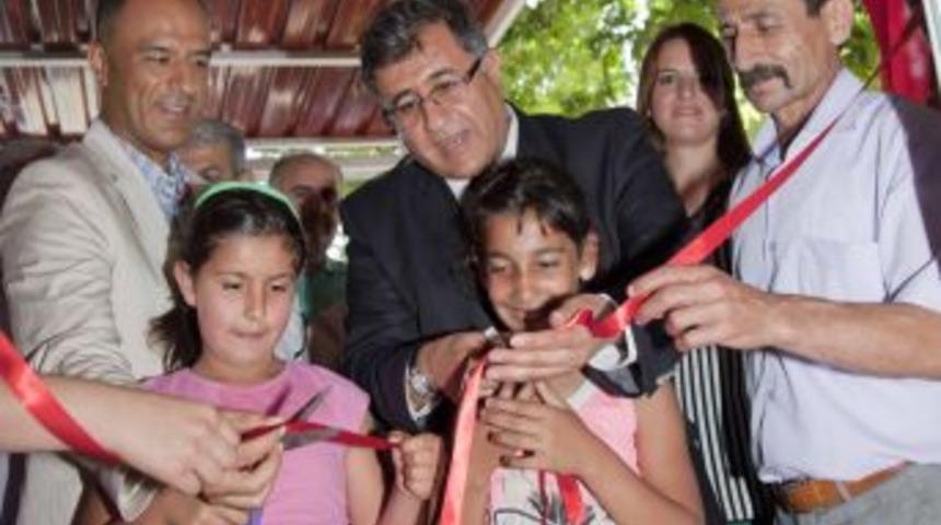Hanımlar Ve Gen&ccedil; Kızlar Yaptıkları Nakış Ve Kazaziyeleri G&ouml;r&uuml;c&uuml;ye &Ccedil;ıkardı