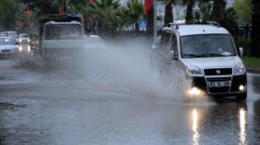 Ani Bastıran Yağmur Samsun'u Venedik'e &Ccedil;evirdi