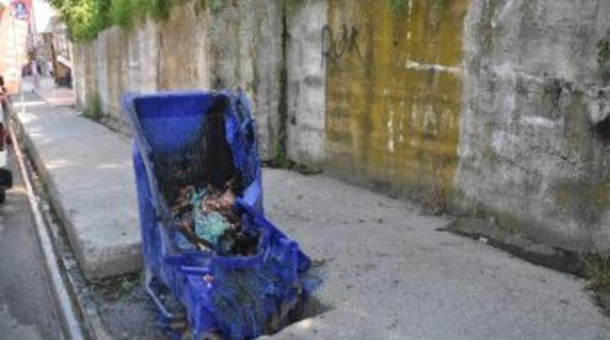 &Ccedil;imenoğlu&rsquo;ndan Konteyner Yakılmasına Tepki