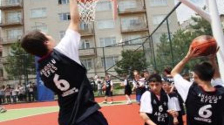 Anadolu Efes, İlk Basketbol Sahasını Kastamonu&rsquo;da A&ccedil;tı