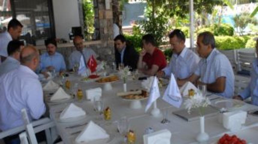 Vali Fatih Şahin Fetob &Uuml;yeleriyle Buluştu