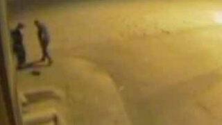 Kaldırımda böyle doğum yaptı, bebeği bıraktı