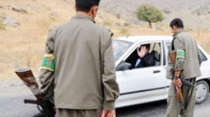 PKK, yol kesip; 1'i asker 3 kişiyi ka&ccedil;ırdı