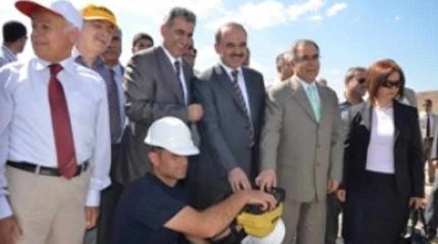 Yeni binaya ilk har&ccedil; atıldı