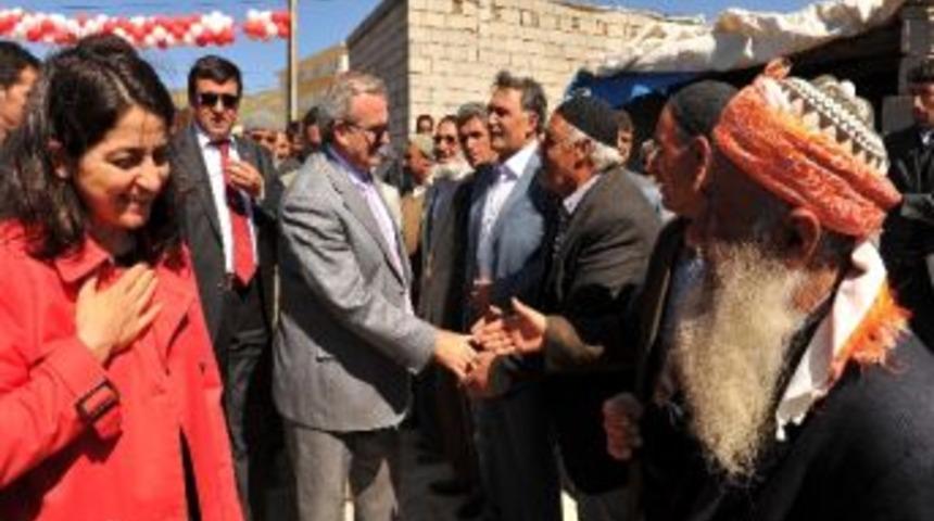 İran Sınırındaki K&ouml;yler Parke Taşı İle D&ouml;şeniyor