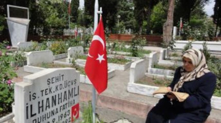 Şehit Annesi 20 Yıldır Anneler G&uuml;n&uuml; Gelsin İstemiyor