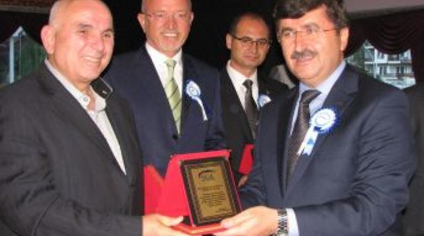 Prim Rekortmeni Firmalara Sgk Plaketi