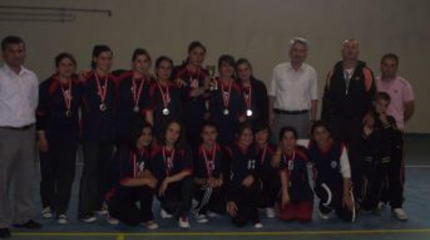 Kulu'da Liseler Arası Kızlar Voleybol Turnuvası