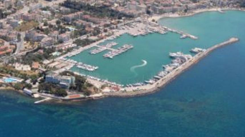 Kuşadası'nda Mavi Bayrak Sayısı 13'e Y&uuml;kseldi