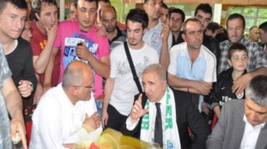 &Uuml;nal Aysal Sarı Kırmızılı Taraftarlarla Bir Araya Geldi