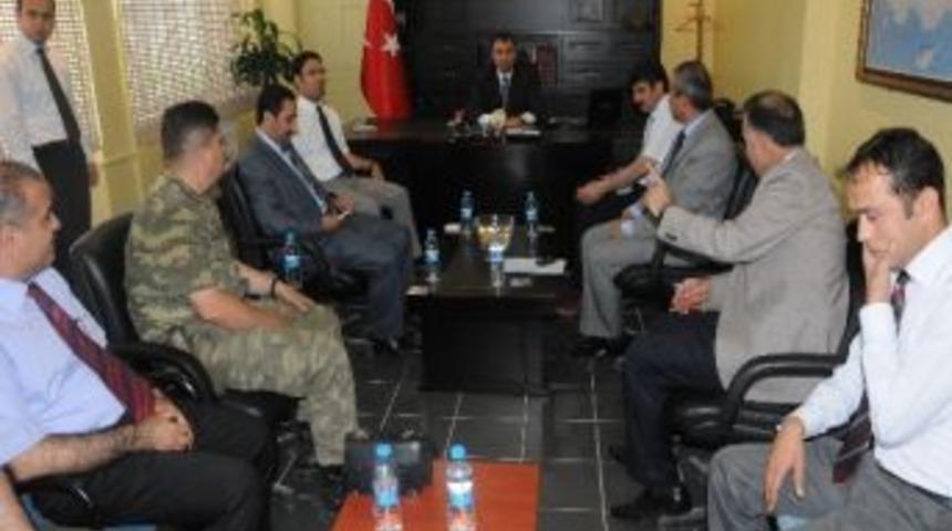 Vali Toprak Hazro İl&ccedil;esini Ziyaret Ederek &Ccedil;eşitli İncelemelerde Bulundu