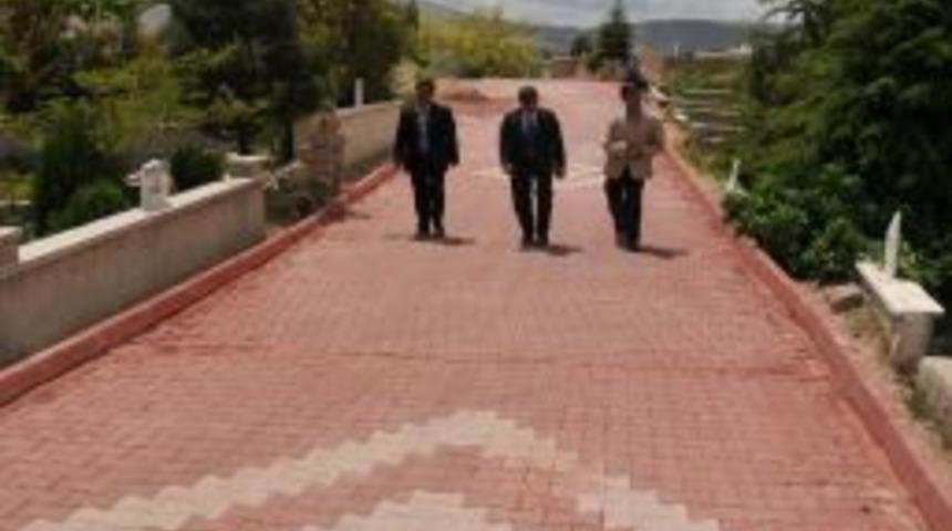 Niğde Belediyesi, Derbent Mezarlığı'nın Yollarını Yeniliyor
