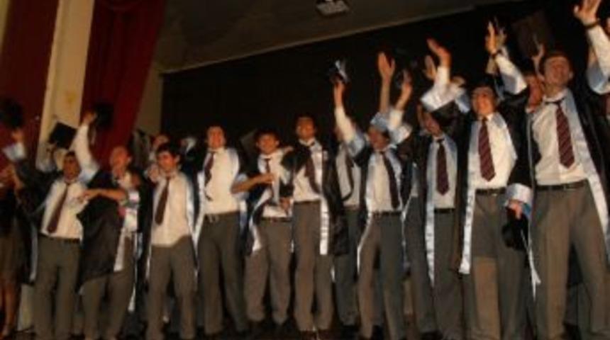 İşitme Engelliler Lisesi İlk Mezunlarını Verdi