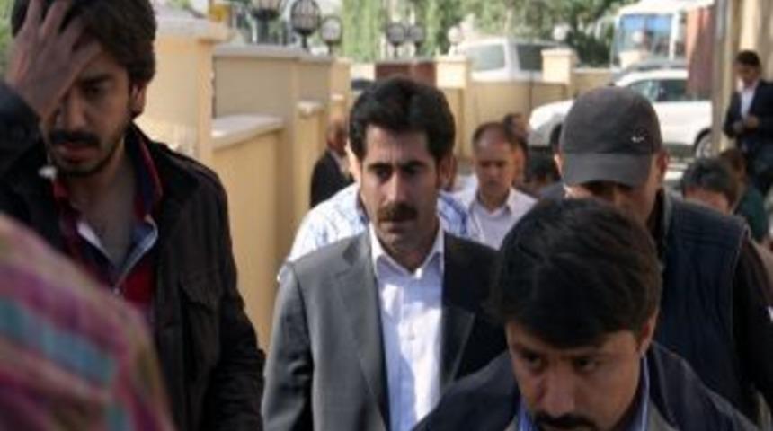 Van Belediye Başkanı Kaya Ile 5 Il&ccedil;e Belediye Başkanı G&ouml;zaltında