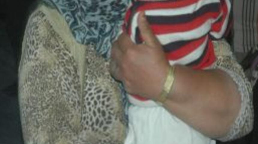 &Ccedil;ocuğunun G&ouml;z&uuml; &Ouml;n&uuml;nde Karısını Bı&ccedil;akladı