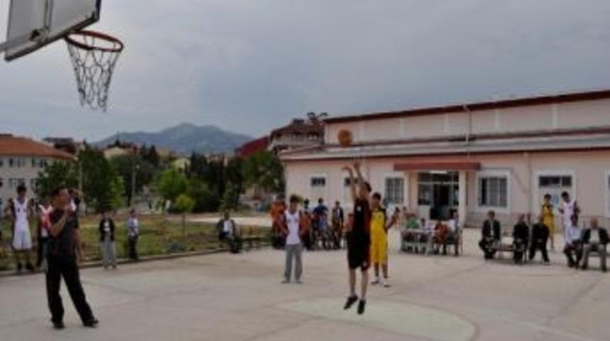 Gediz Anadolu Lisesi 7. Streetball Turnuvası Sona Erdi