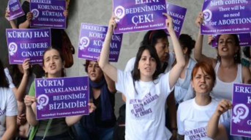 Kadına Şiddet Sempozyumunda Feminist Protestosu