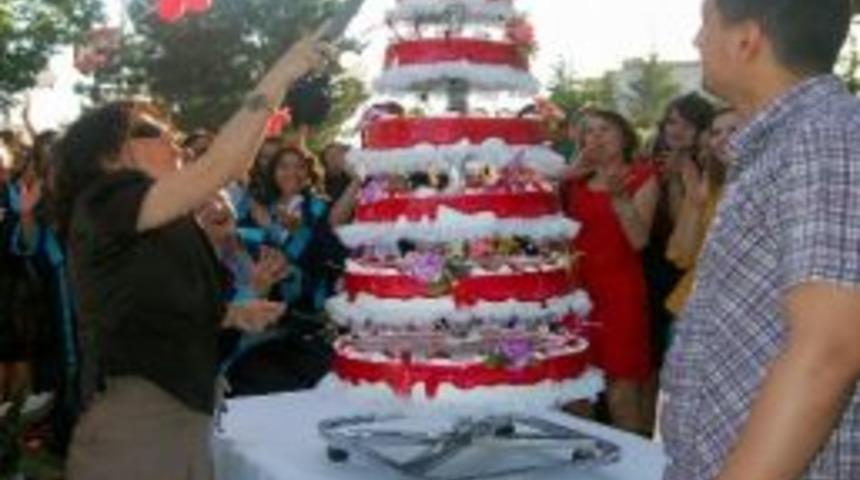 Kız Teknik Ve Meslek Lisesi&rsquo;nde Mezuniyet Coşkusu