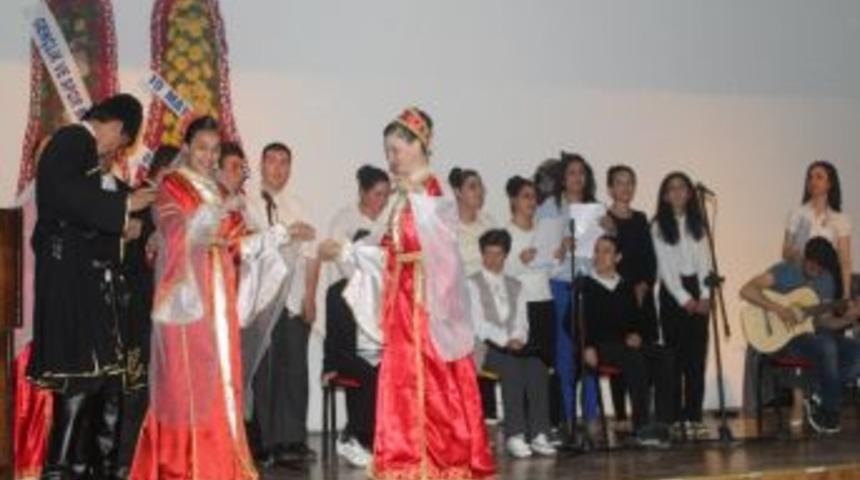 Engelli &Ouml;ğrencilerden Annelerine Vefa