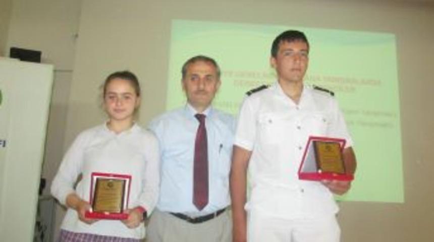 &Ccedil;ayelili Başarılı &Ouml;ğrenciler Altın Ve Plaketle &Ouml;d&uuml;llendirildi