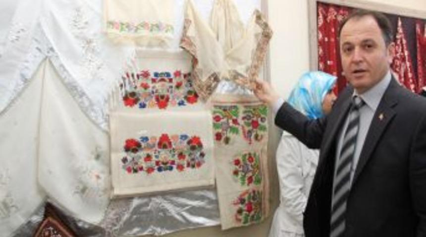 Halk Eğitimin Sergisinde Asırlık Sehpa &Ouml;rt&uuml;s&uuml; Yer Aldı