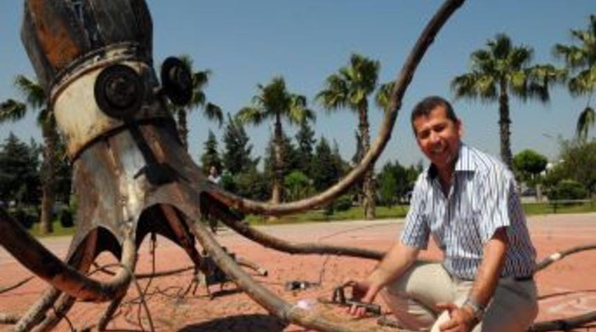 Hurdaya Ayrılan Atıklardan Heykel Oldu