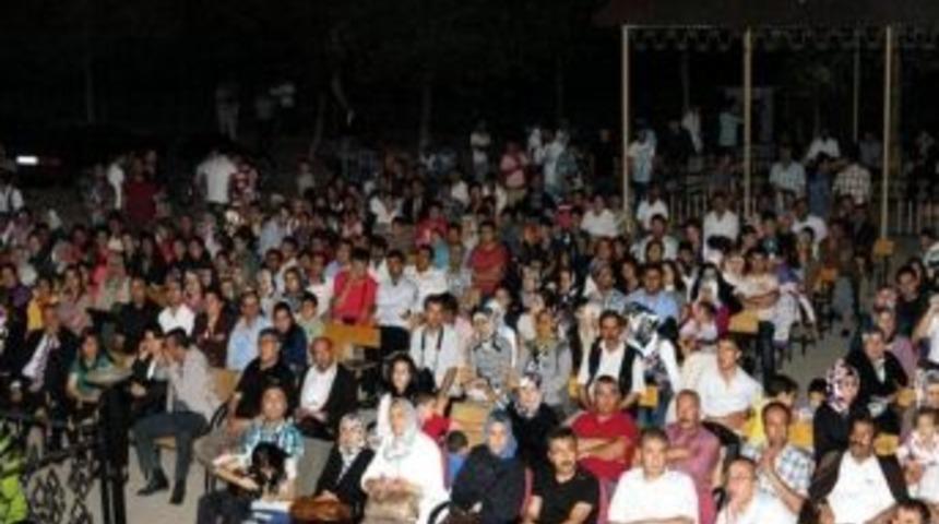 G&ouml;lbaşı Metem Lisesi Şiir Dinletisi D&uuml;zenledi