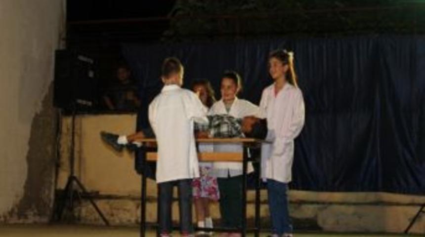 Salihli'de &Ouml;ğrencilerden Unutulmaz Veda Gecesi