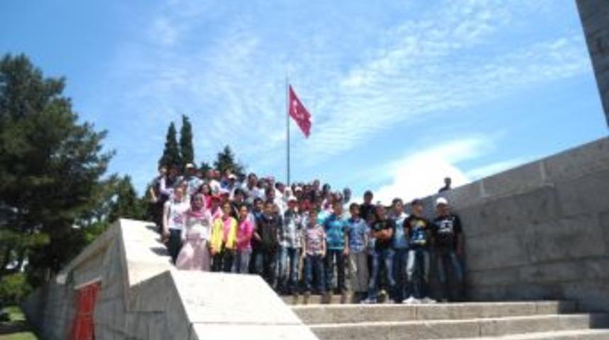 Kağızmanlı &ouml;ğrenciler &Ccedil;anakkalede