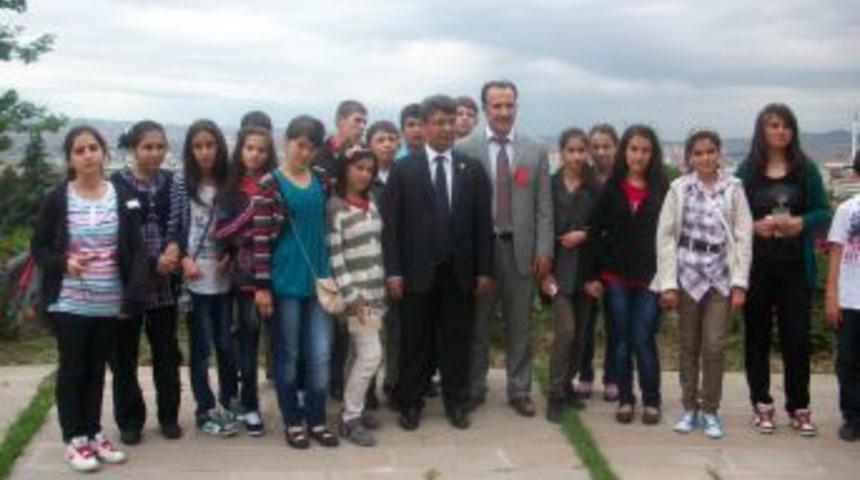 Uşak Bahar Eğitim Merkezleri &Ouml;ğrencilerine TBMM'den Berat Verildi