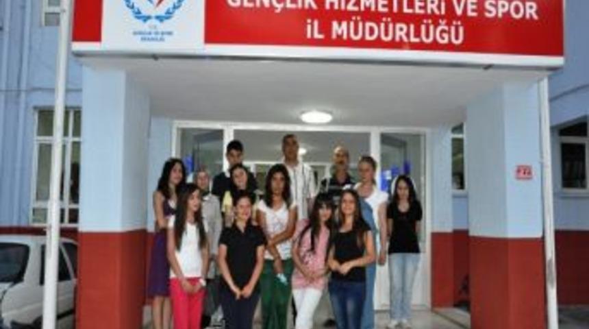 Gen&ccedil; Kızlar Kampa Gitti