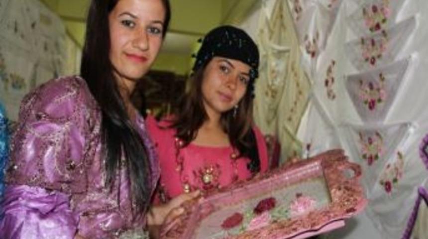 Bağlar Toplum Merkezi'nde Yıl Sonu Sergisi